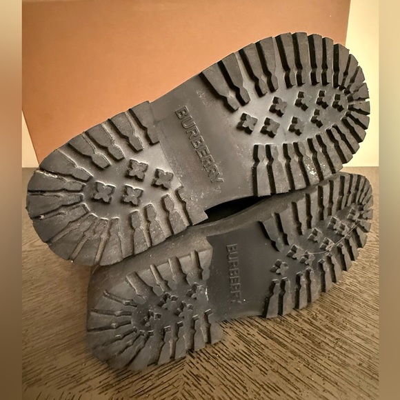 Burberry girls Dearington Check Chelsea Boots size 29 (US 11.5 Kids) - Picture 7 of 10